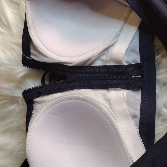 Lascana Venus swim top with front zipper sz 12(34B) approx - Picture 9 of 9